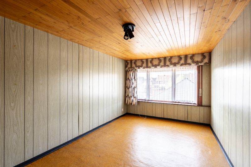 Ruime woning met 4 slpks, garage en uitweg achteraan. foto 11