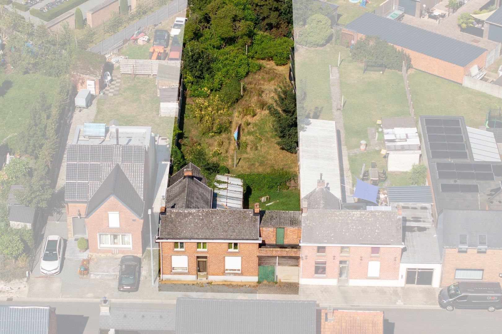 Compleet te renoveren woning op een mooi perceel grond van 630m² foto 2