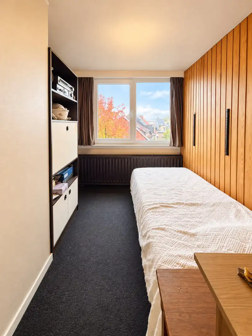 Ruime woning met vijf slaapkamers, grote garage en onderhoudsvriendelijke tuin foto 20