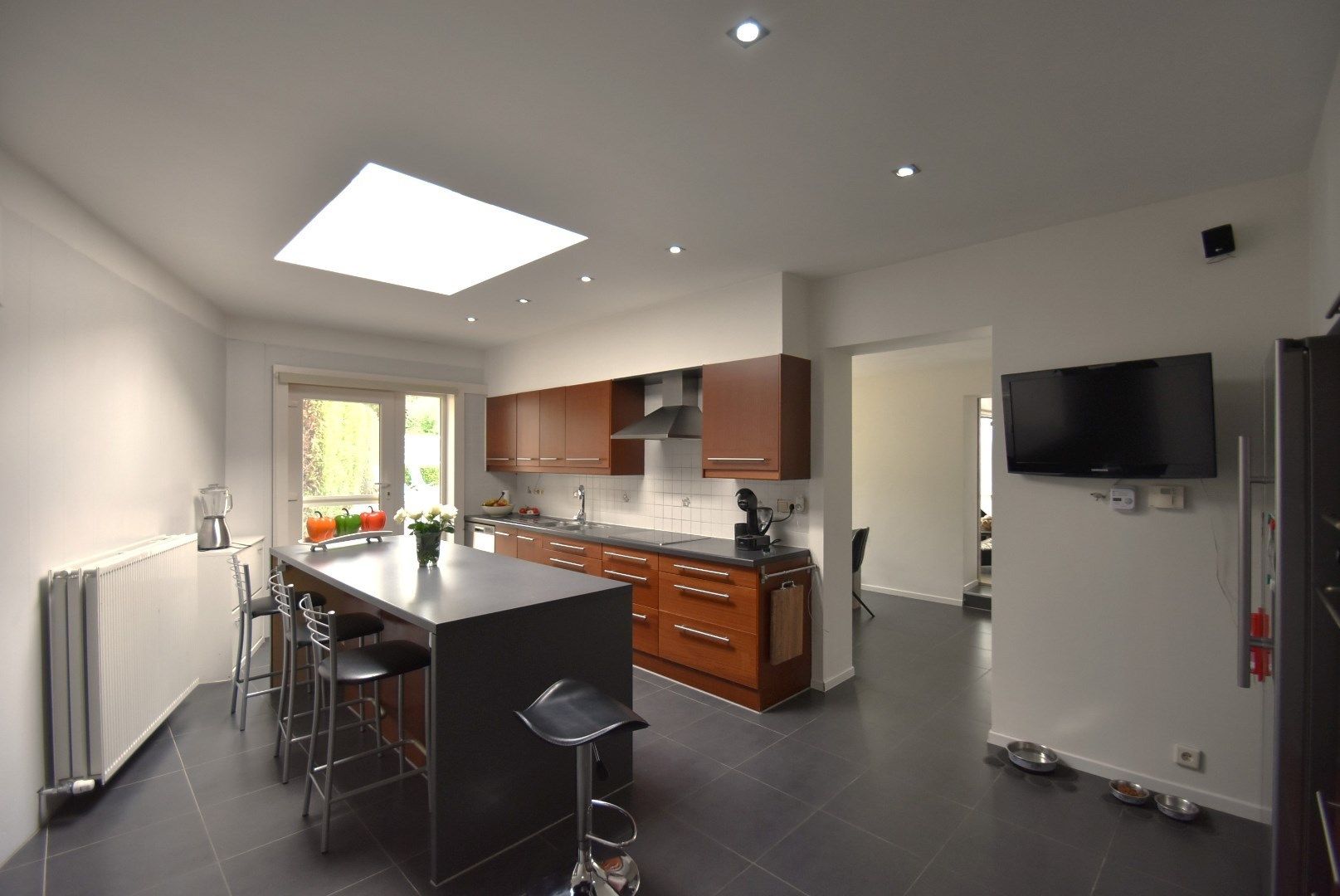 Knap gerenoveerde woning met 3 slaapkamers en tuin  foto 9