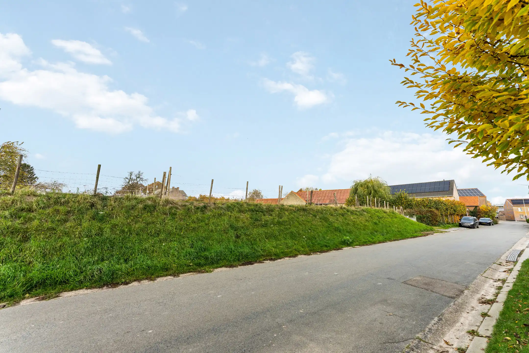 Open bouwgrond op 8a18ca in het landelijke Hees foto {{pictureIndex}}