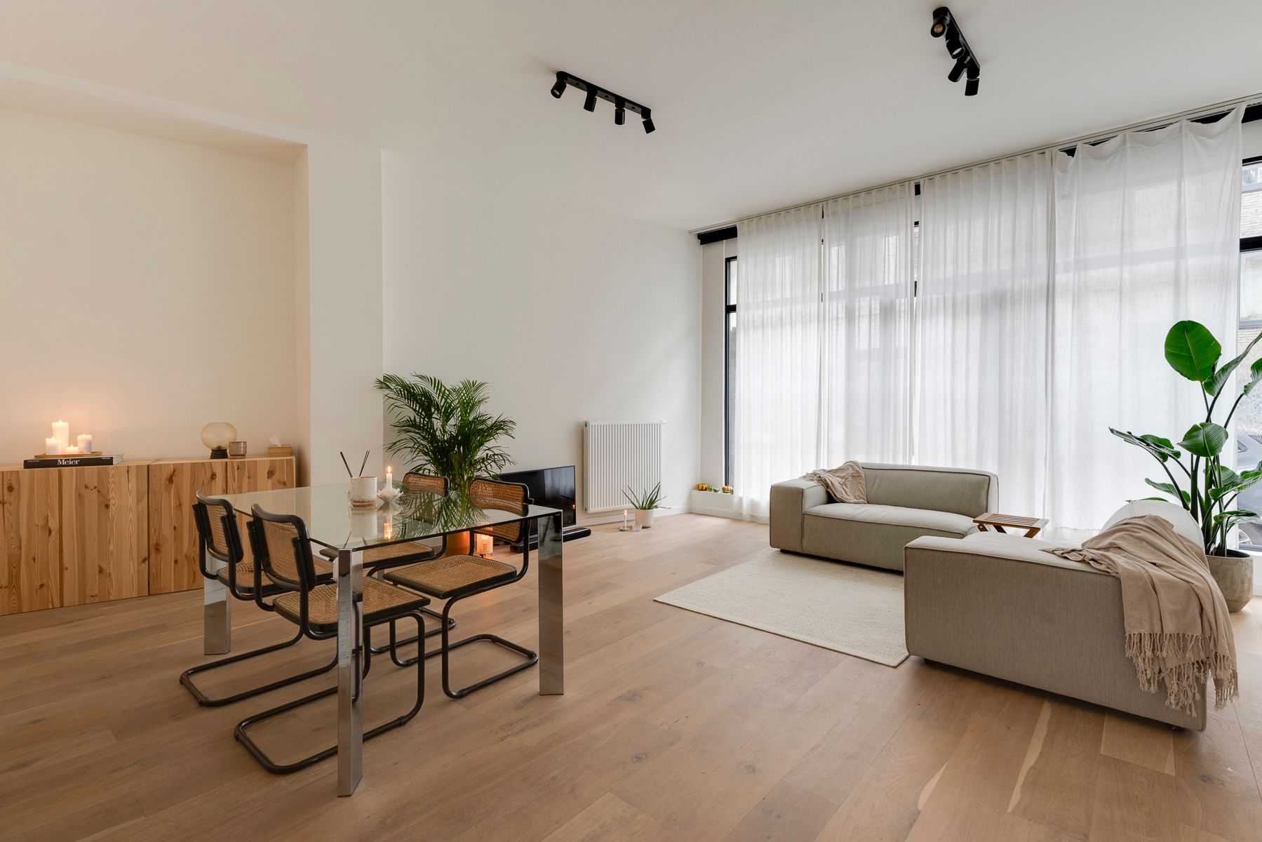 Gelijkvl 2slpk appartement met buitenruimte aan Theaterbuurt foto {{pictureIndex}}