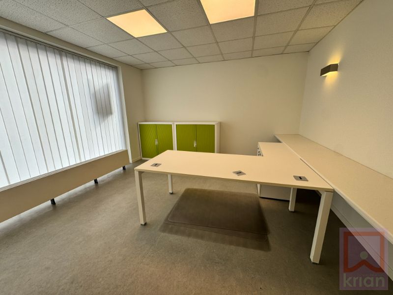 Handelsruimte ±170m²  te huur in centrum Geel! foto 4