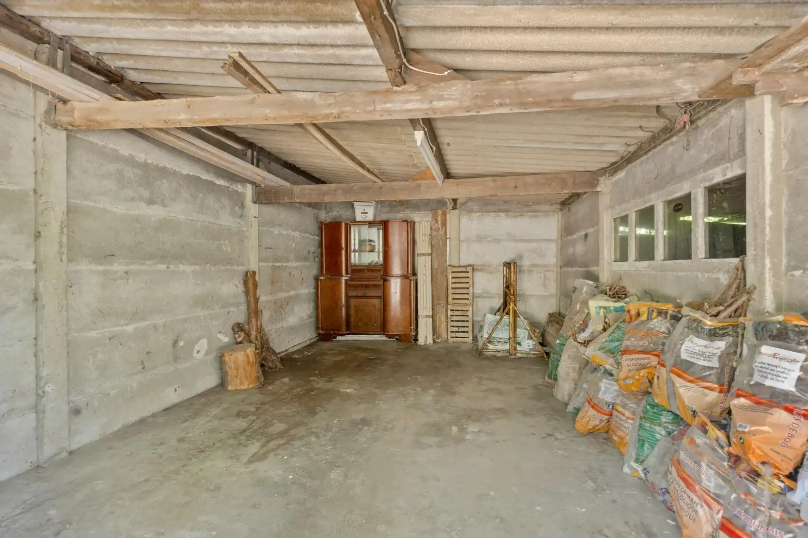 Ruime te renoveren woning met 3 slaapkamers in Lubbeek met doorgang langs het perceel van de buren. EPC: 736 KWH/m² foto 27