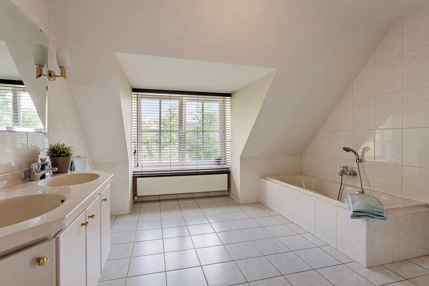 Grotendeels gerenoveerde villa in “De Lint” foto 22