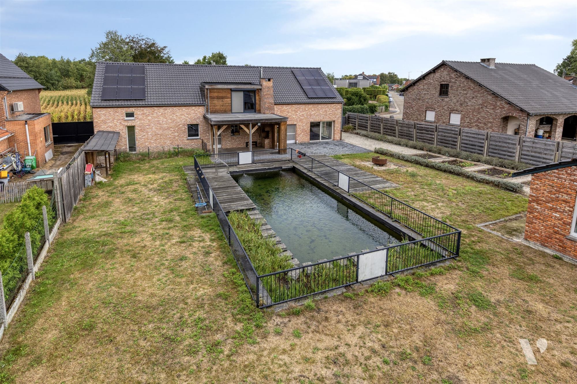 Prachtig gerenoveerde woning (279m²) met zwemvijver foto 42