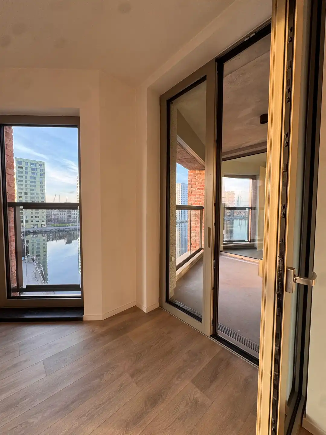 ANTWERPREN - Recent appartement met zicht op het water foto 6