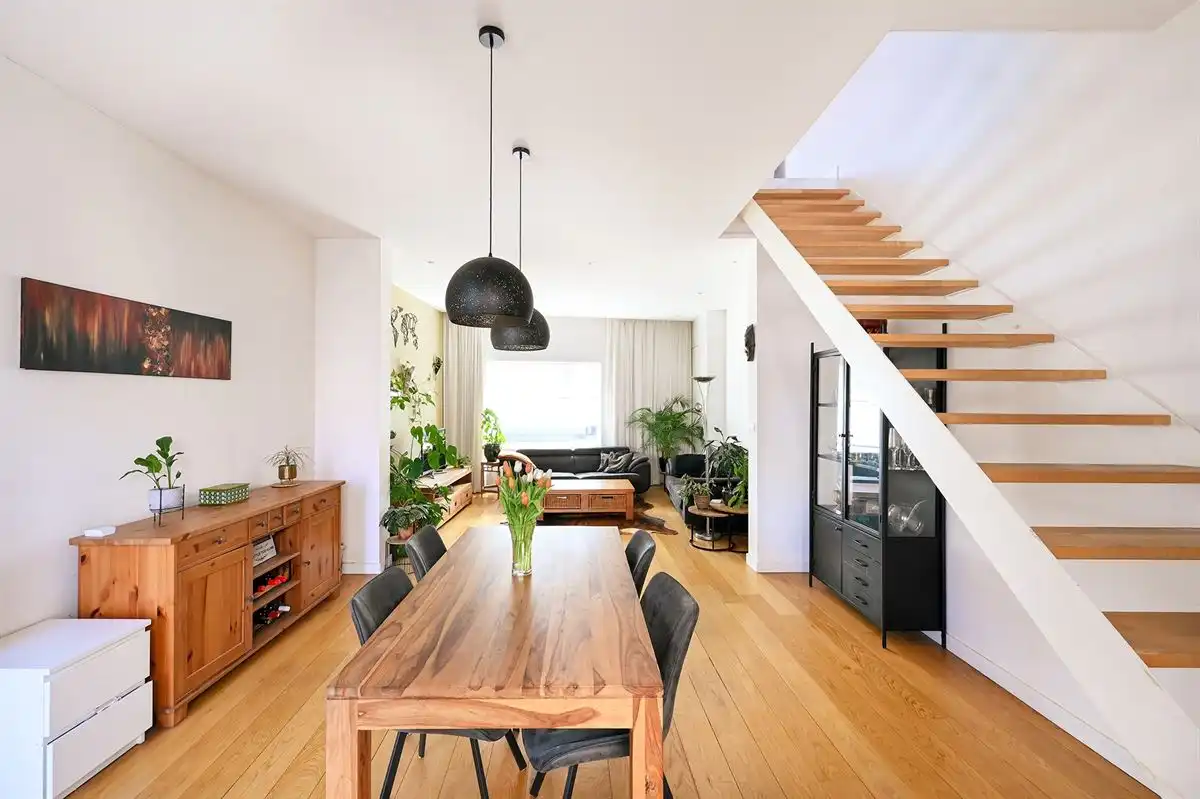 Leuke (starters)woning met zij-ingang foto 5