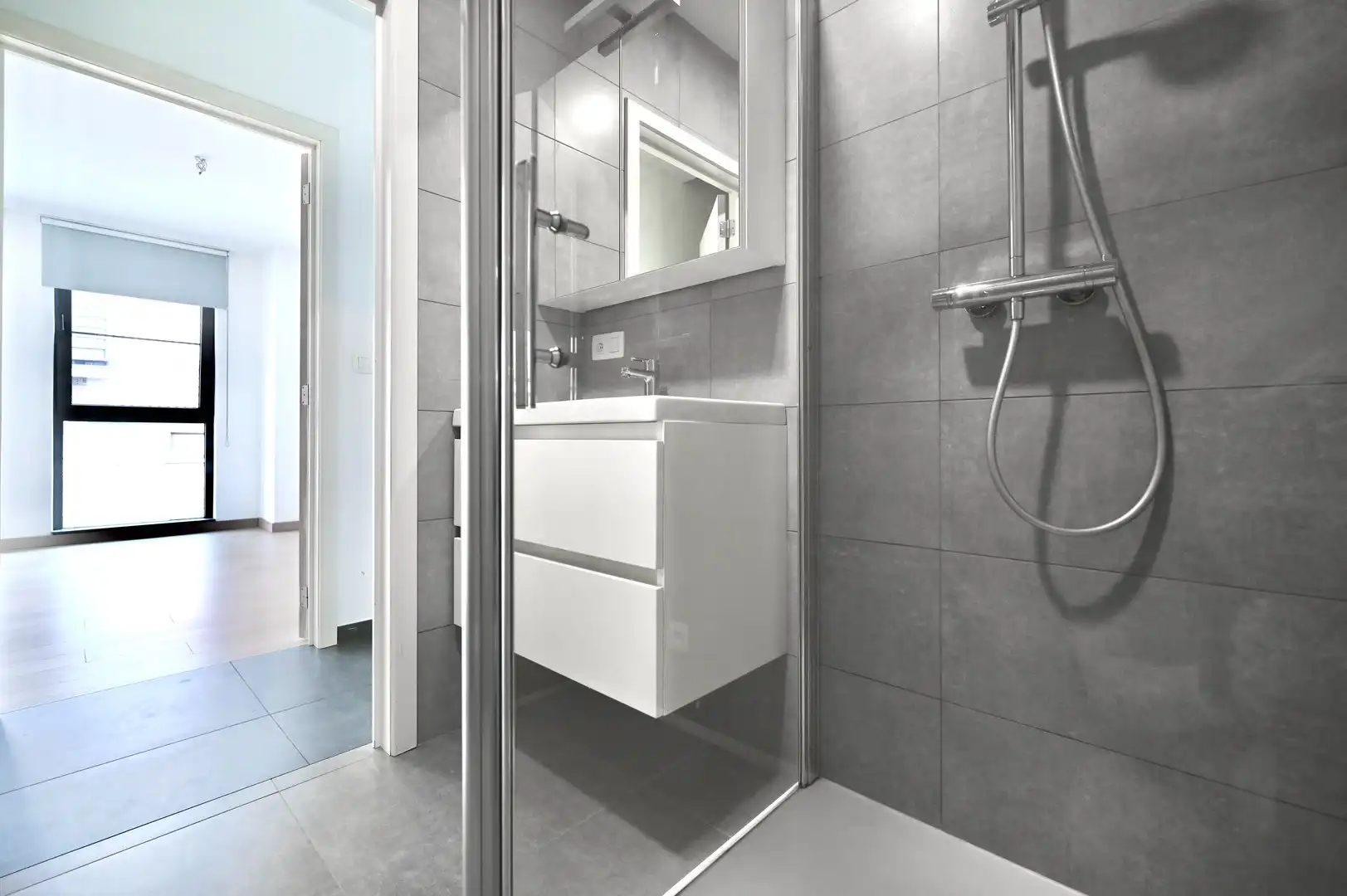 Duplex appartement met 3 slaapkamers, 2 badkamers en 3 autostaanplaatsen. foto 8