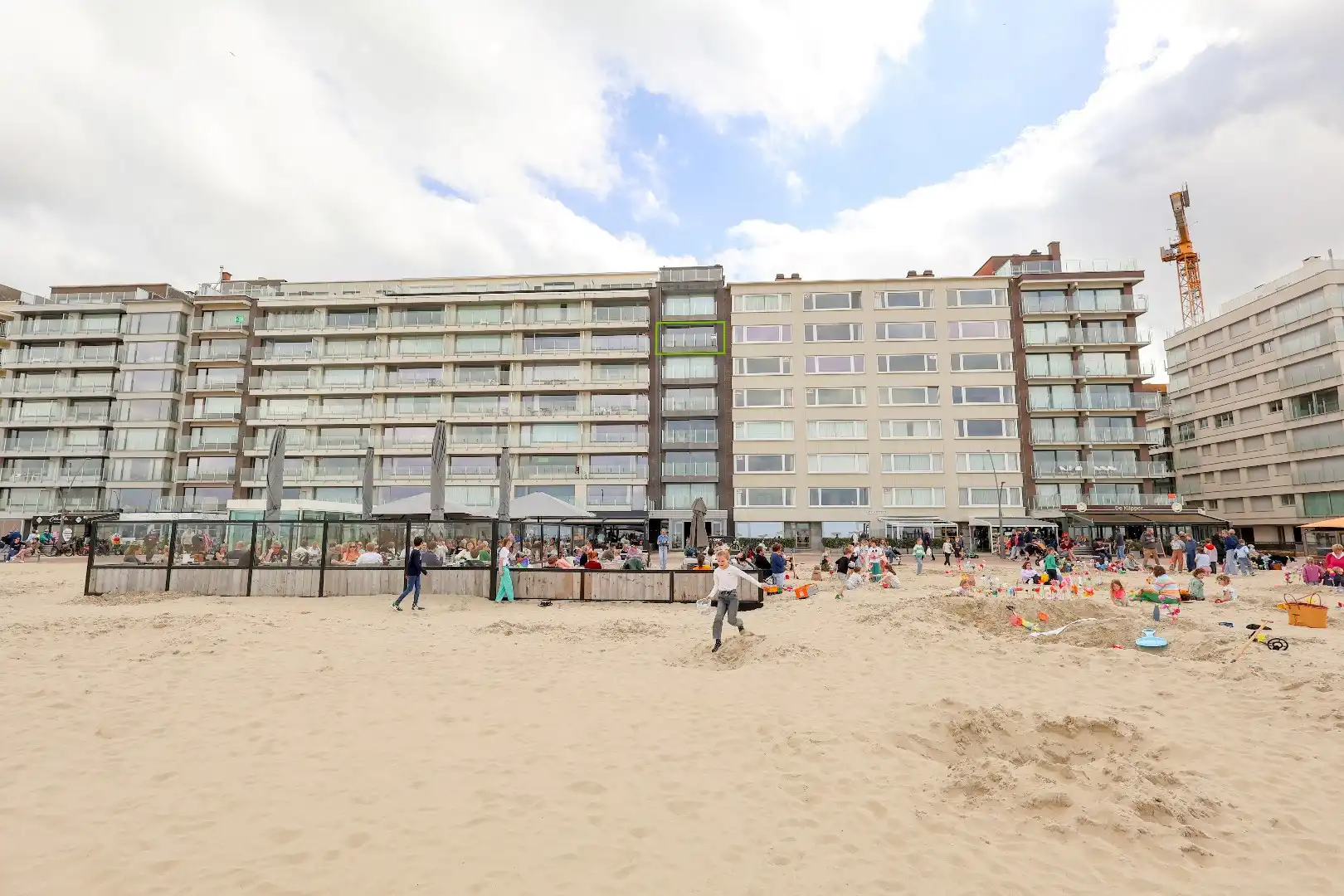 Prachtig appartement met frontaal zeezicht op de zeedijk Oostduinkerke foto 3