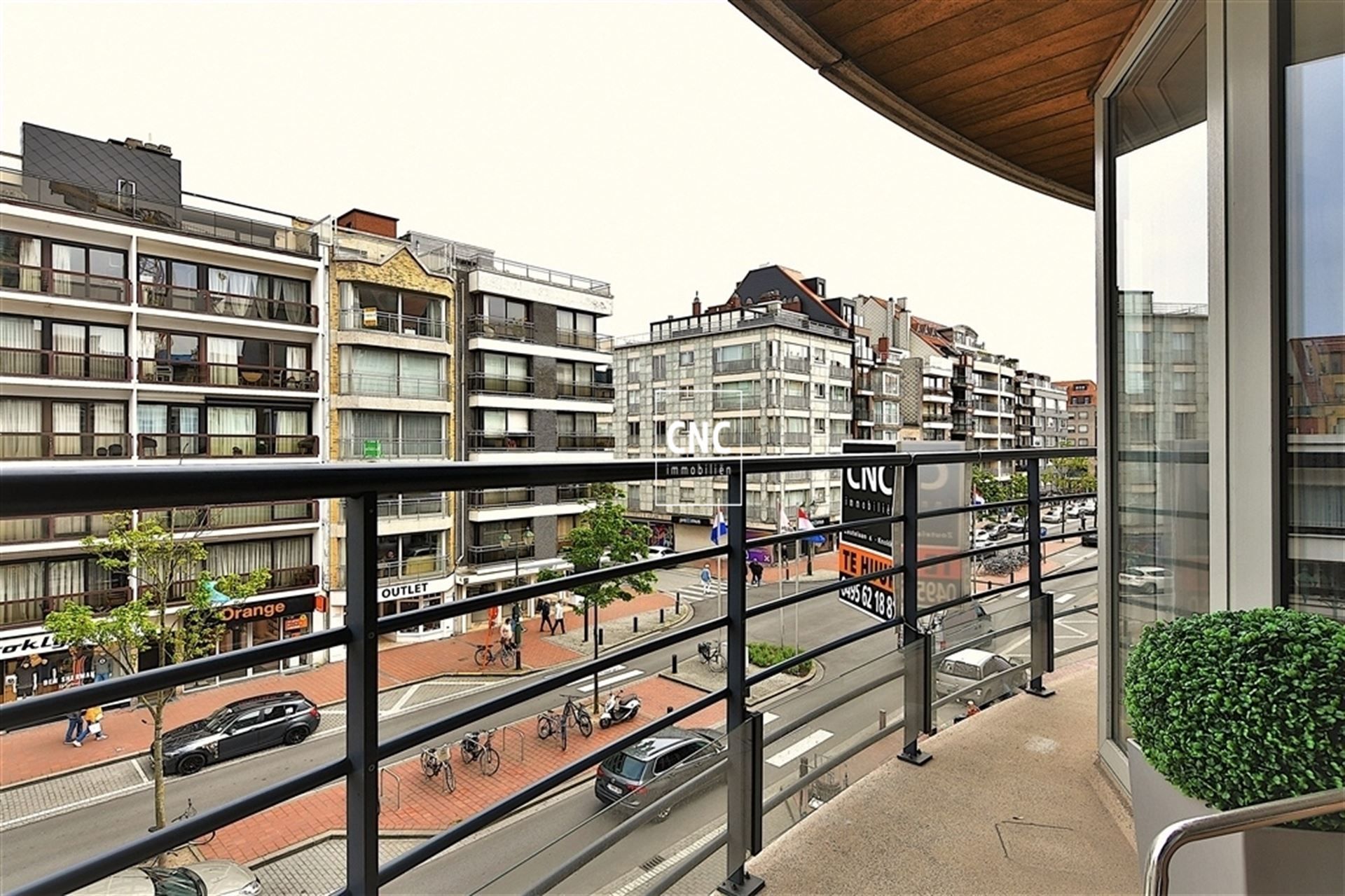 Gemeubeld en instapklaar appartement op topligging in Knokke foto 3