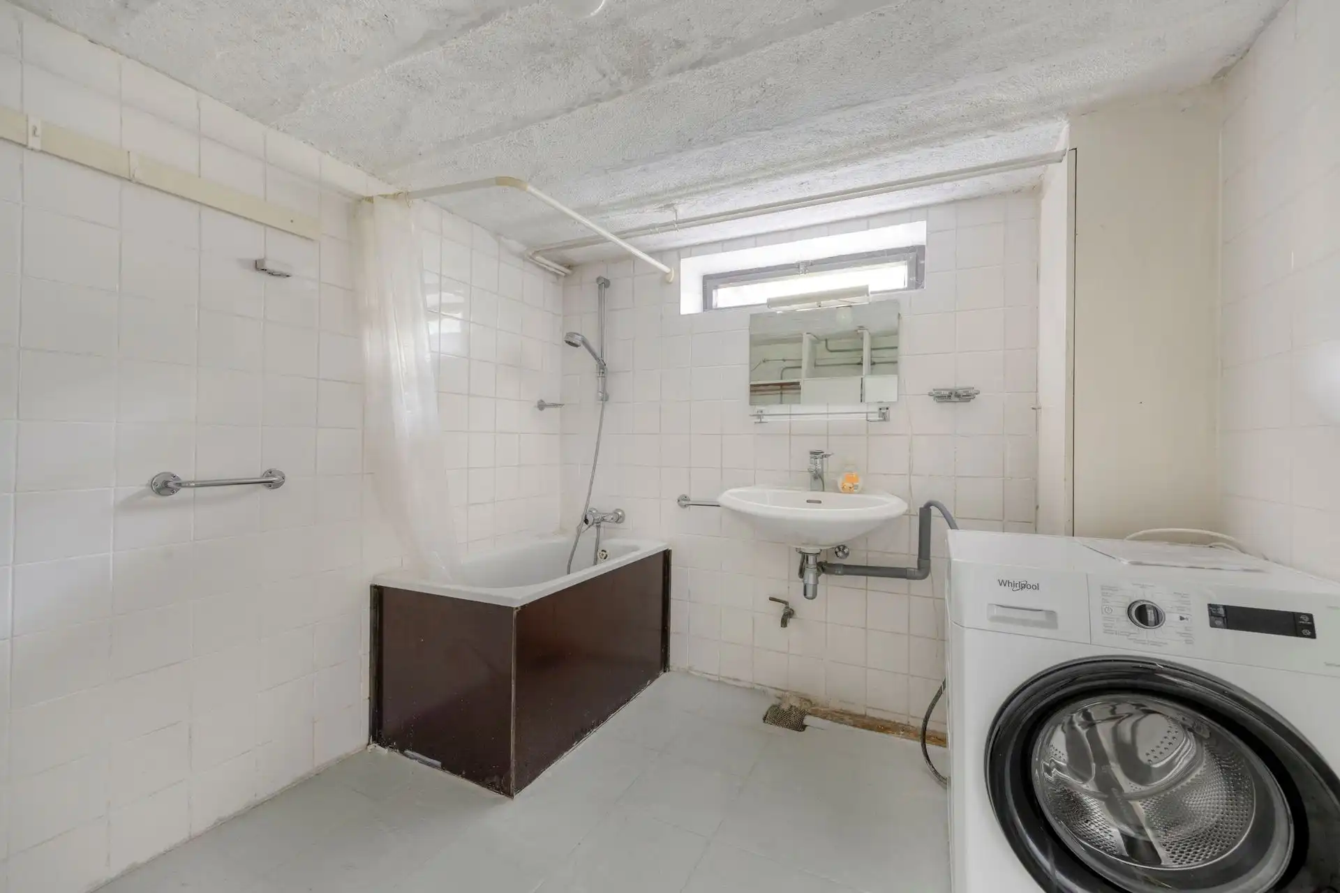 Ruime villa te moderniseren op rustige locatie foto 22