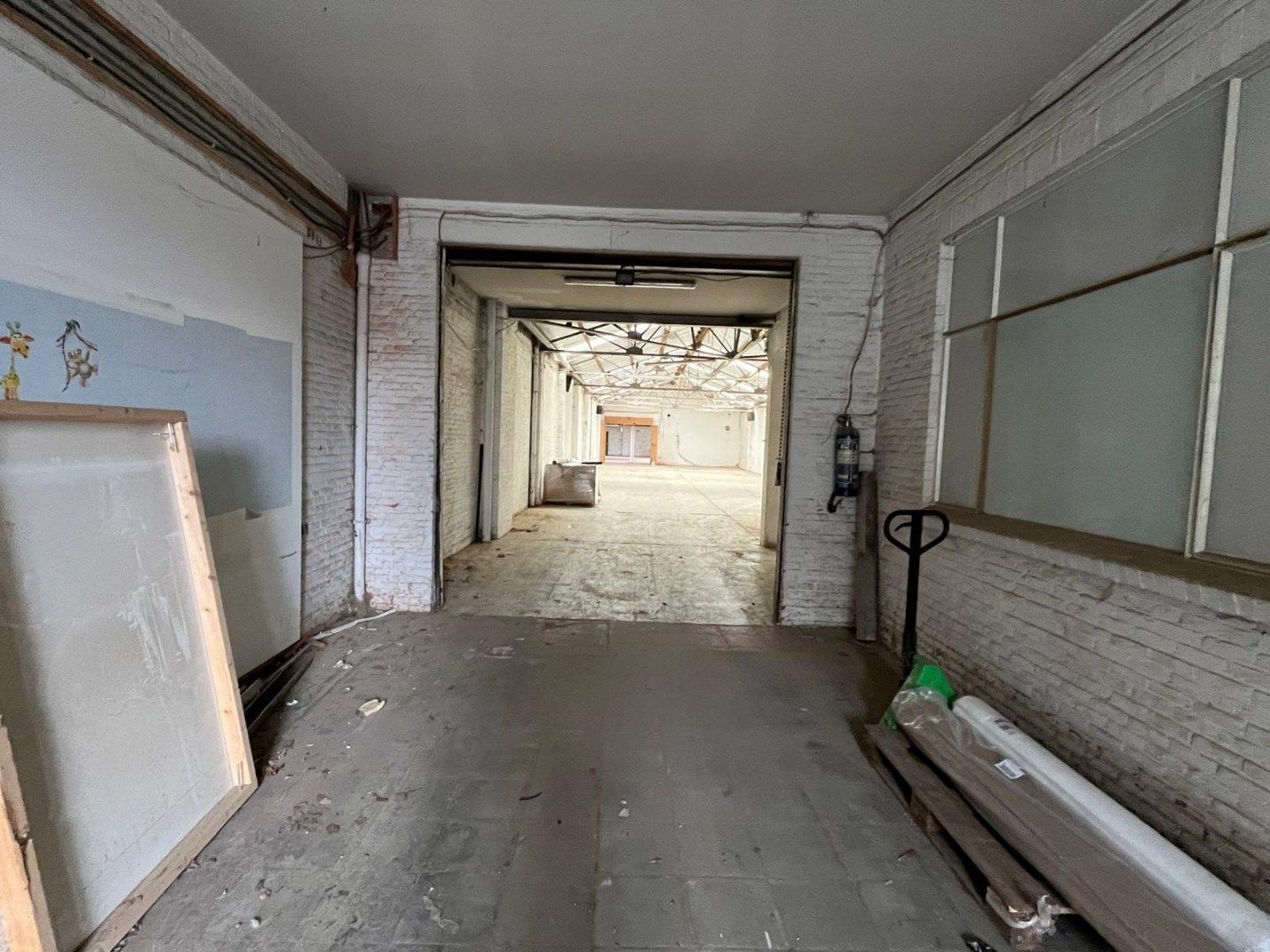 Industrieel atelier met woonst, centraal gelegen foto 2