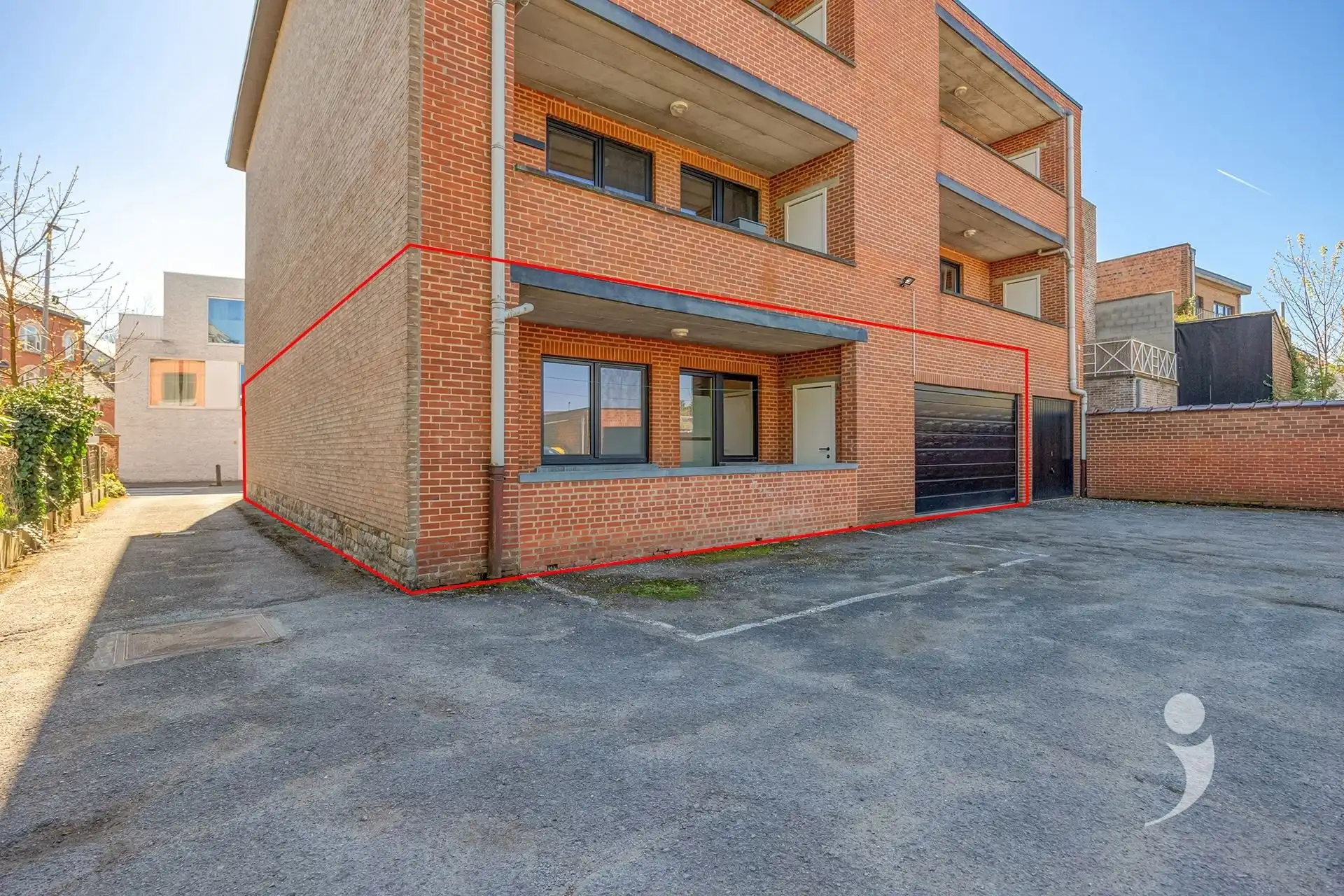 Gerenoveerd appartement met 2 slaapkamers, garagebox en staanplaats foto 23