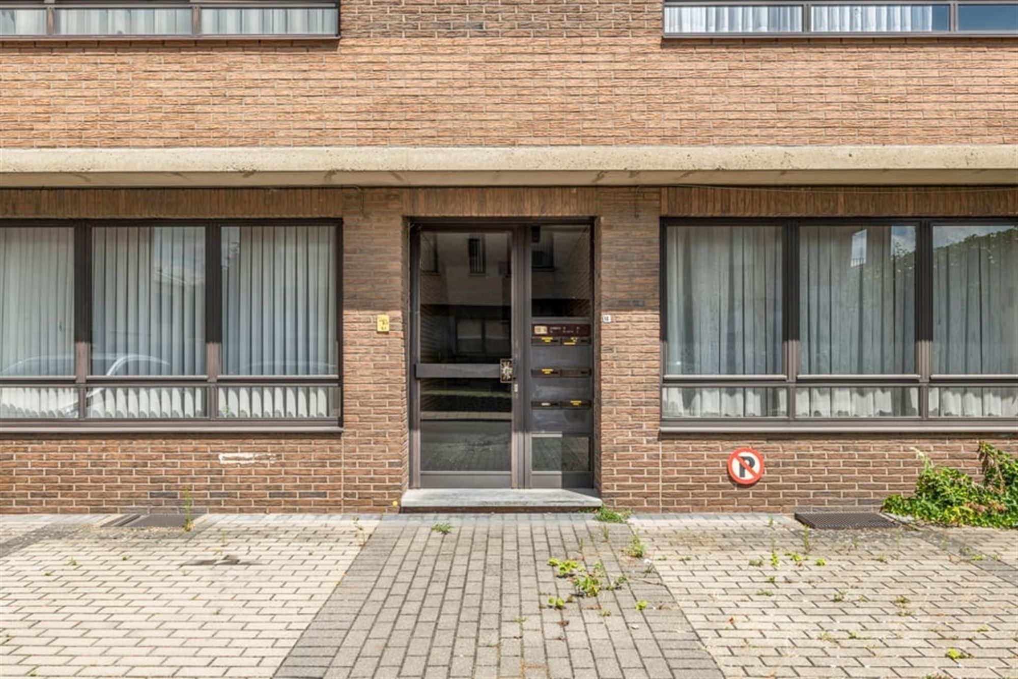 OPBRENGSTEIGENDOM MET 6 APPARTEMENTEN EN 4 STAANPLAATSEN IN SINT-TRUIDEN  foto 2