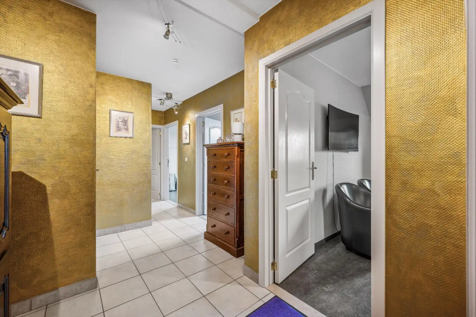 Instapklaar appartement te centrum Tienen foto 13