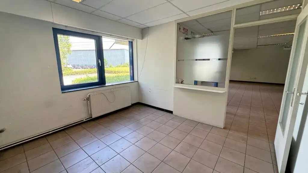 Magazijn met kantoor te huur Prins Boudewijnlaan Kontich foto 9
