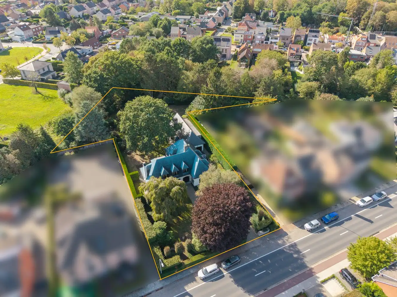 Ruime villa met 5 slpkrs, zwembad en handelsruimte op perceel van 3383m² te Berlaar foto 2