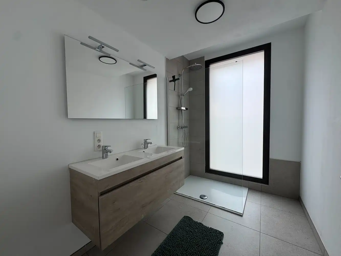 Modern tweeslaapkamerappartement met terras en topligging aan het Stadspark foto 14