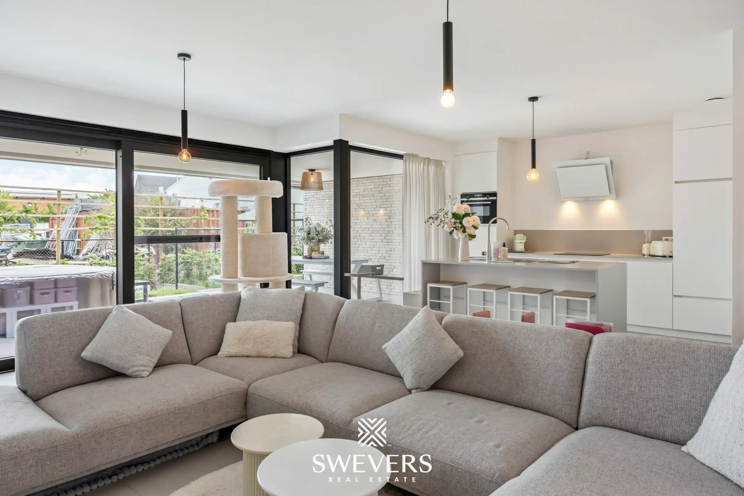 Nieuwbouwappartement met ruim terras, privétuin en ondergrondse staanplaats foto {{pictureIndex}}