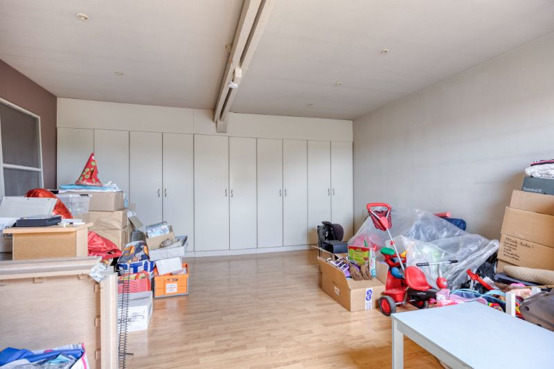 Karaktervolle woning met grote tuin en achteruitweg foto 26