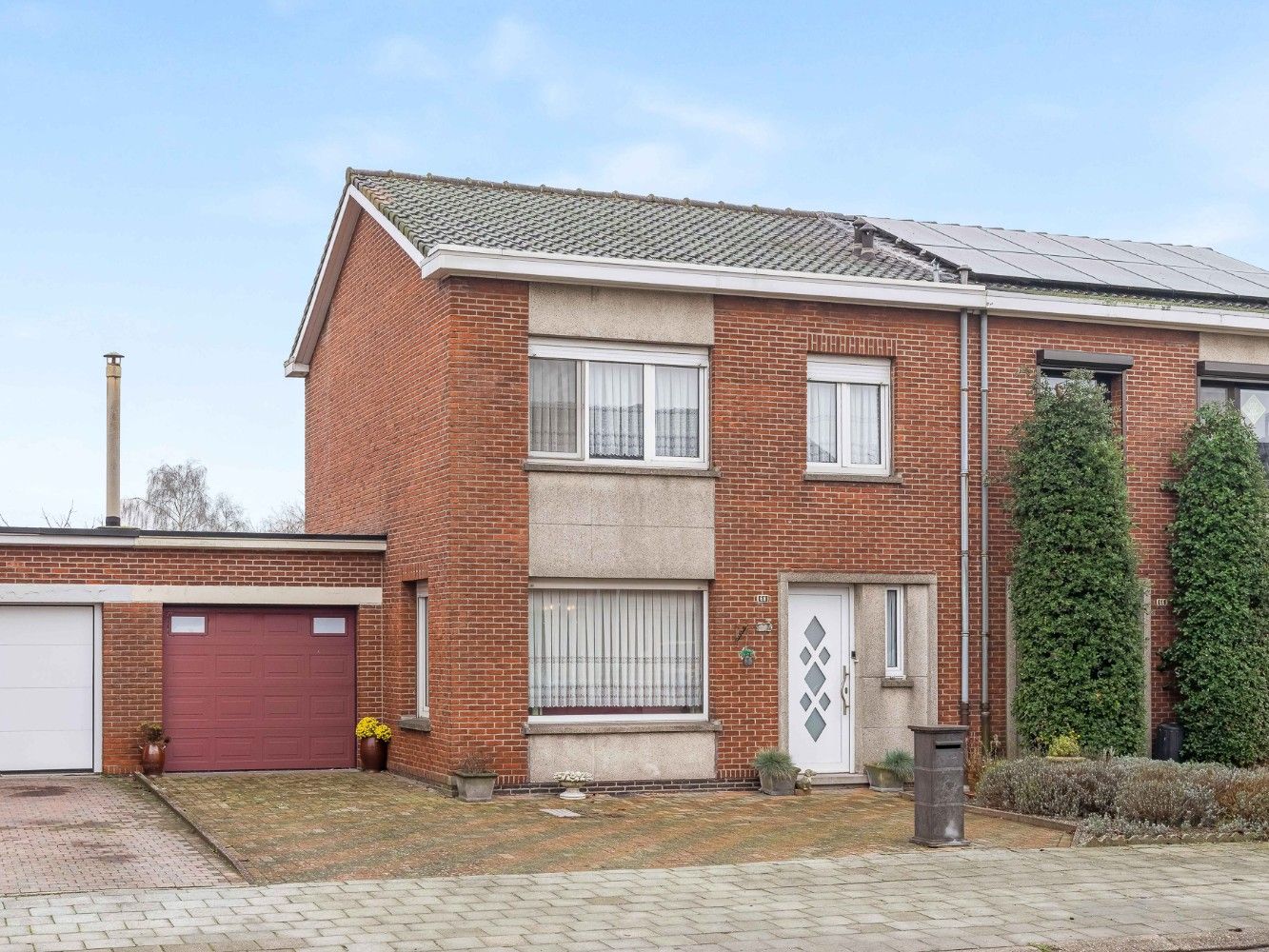 Hoofdfoto van de publicatie: Op te frissen HOB met 3 slpk., tuin en garage