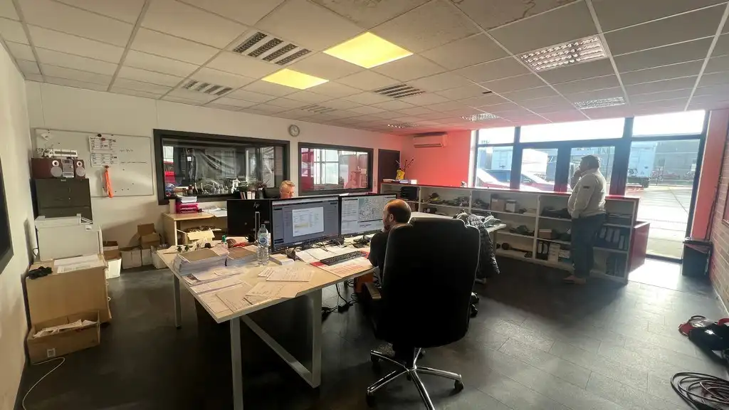 Strategisch gelegen magazijn met kantoor te huur in Merelbeke-Melle foto 13