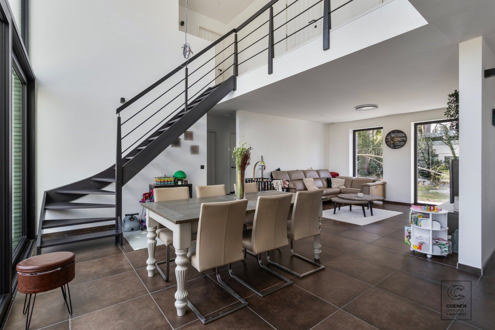 Prachtige villa met bew. opp. van 258m², 5 slpk's en dat op een uiterst rustige locatie te Brecht! foto 4
