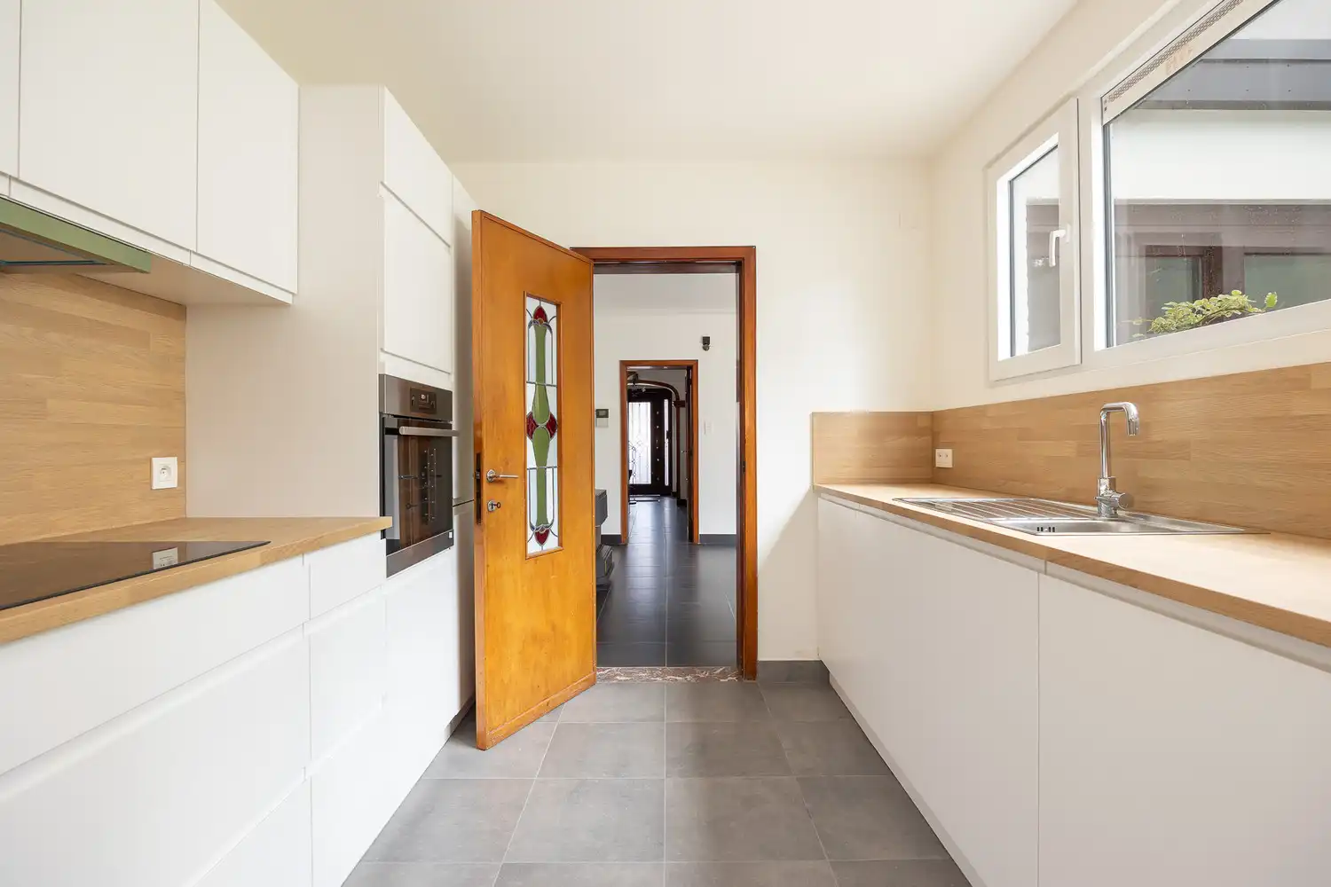 Volledige gerenoveerde gezinswoning (4slk) met ruime tuin foto 12