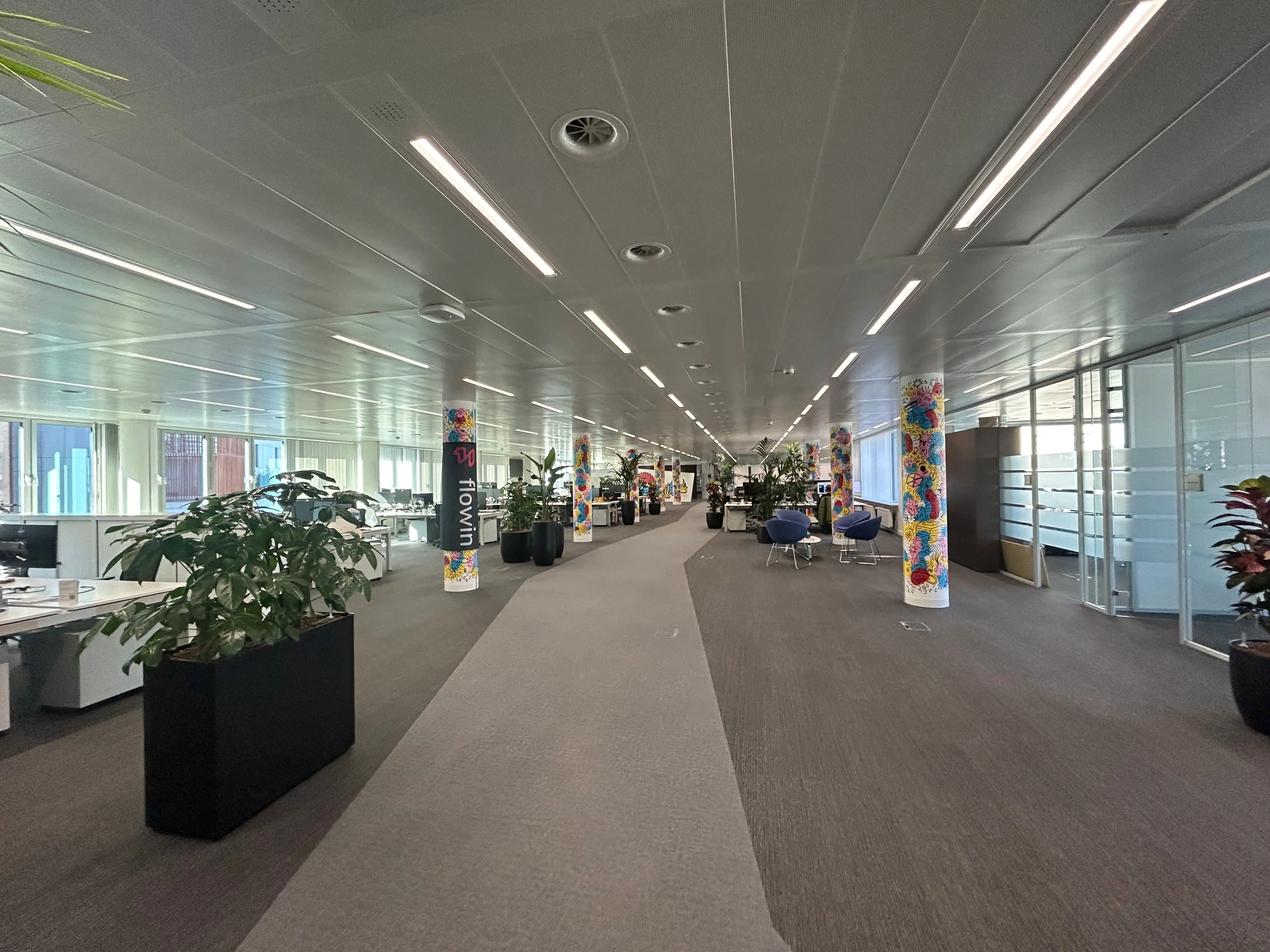 Kantoor te huur met een oppervlakte van 1.247 m², vlakbij het station foto 5