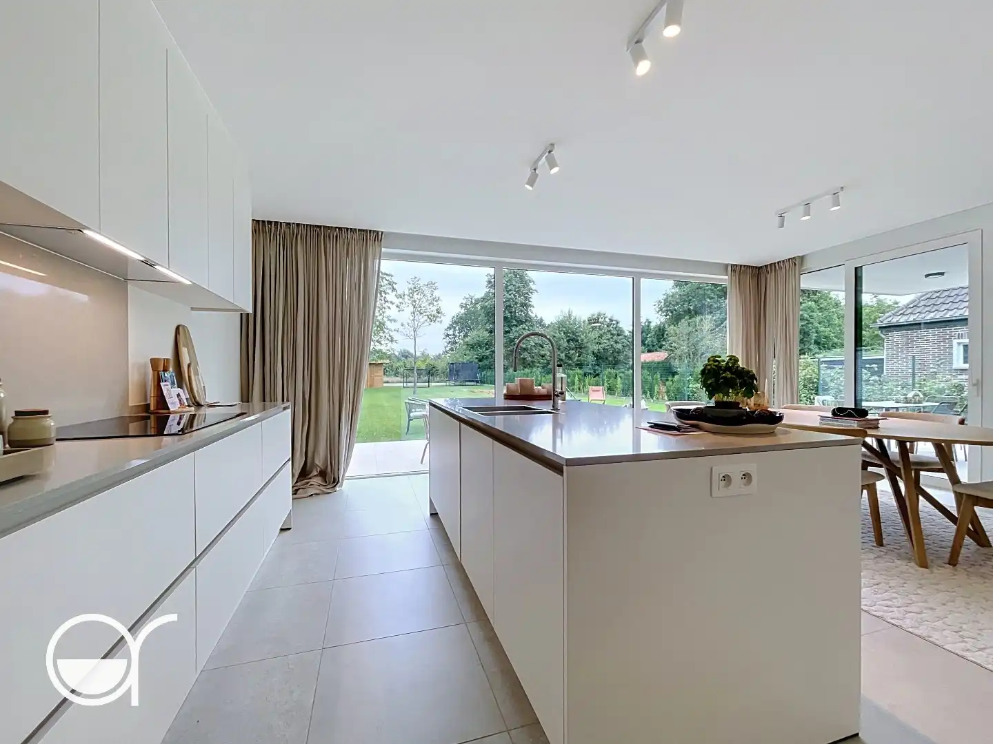 Nieuwbouwwoning met vier slaapkamers en ruime tuin in Deurle foto 8