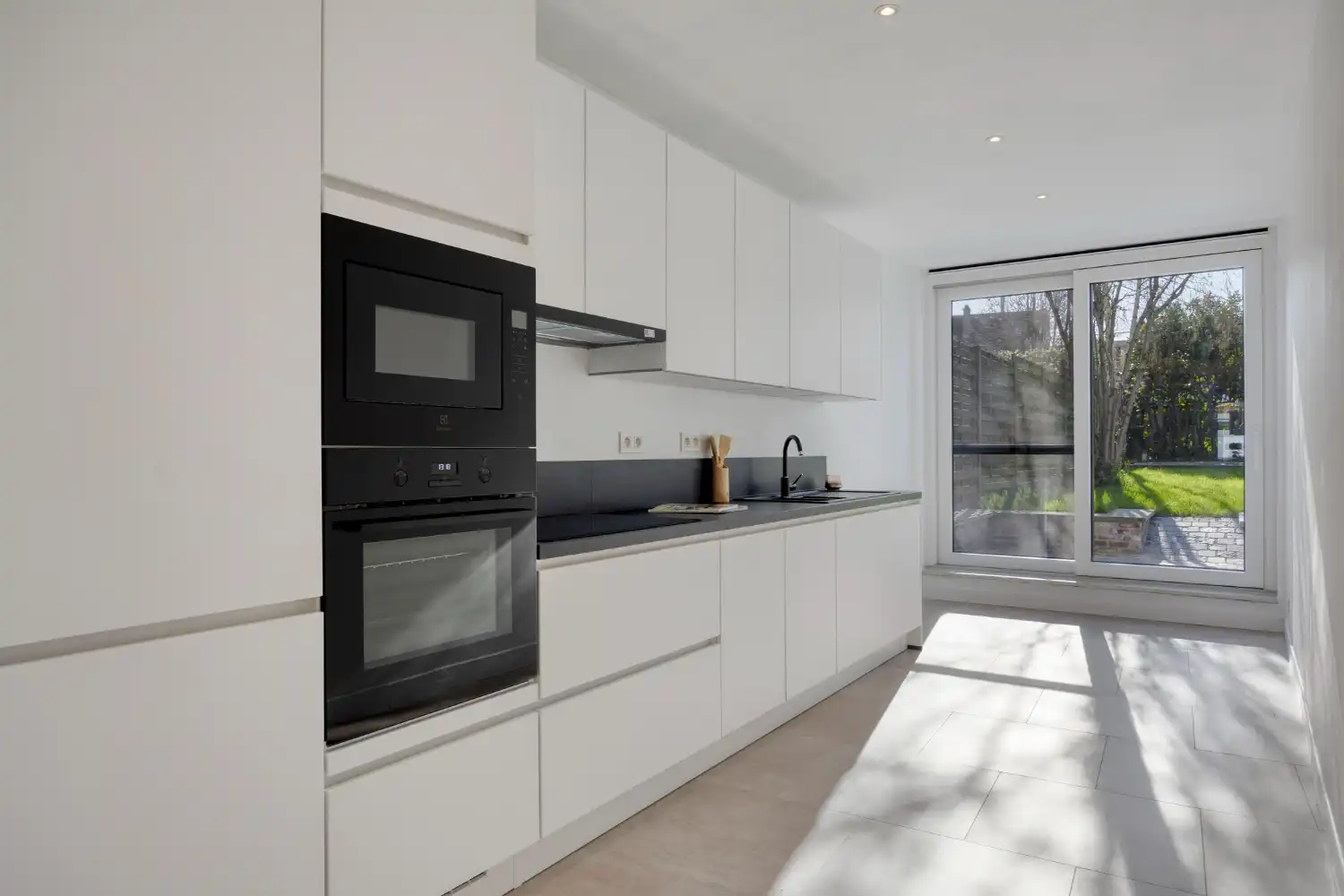 Volledig gerenoveerde woning in het centrum van Lichtervelde met 3 slaapkamers en leuk zonnig tuintje foto 2