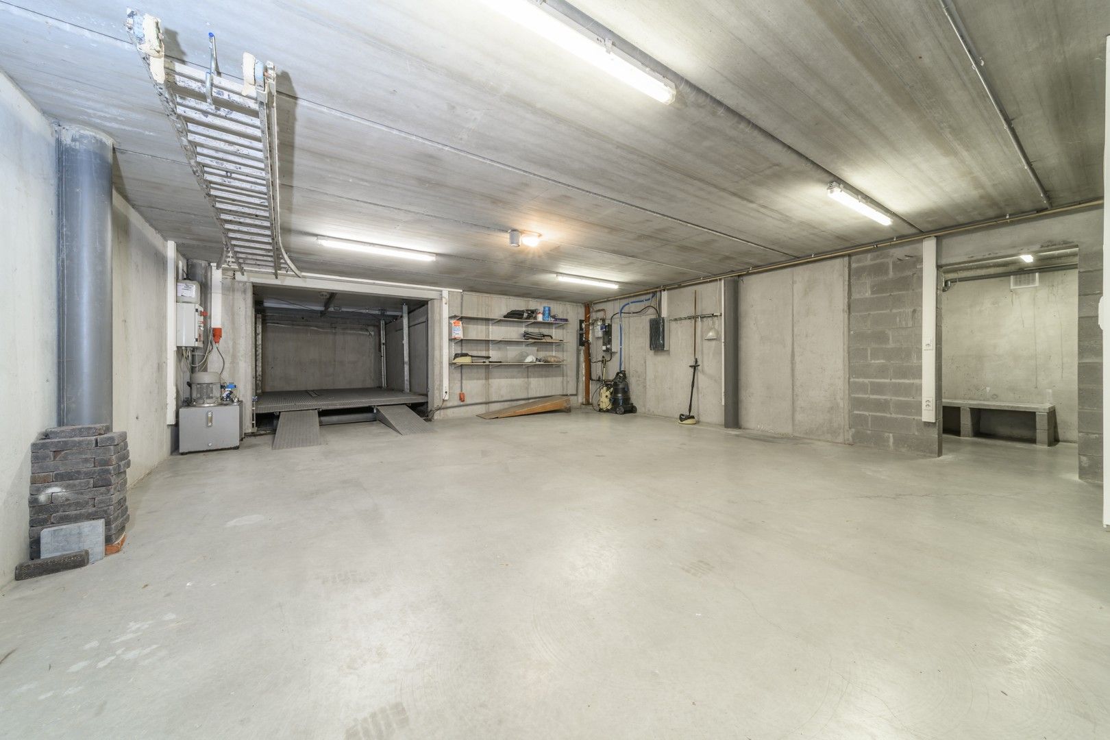 Zeer ruime, moderne en luxueuze villa foto 29