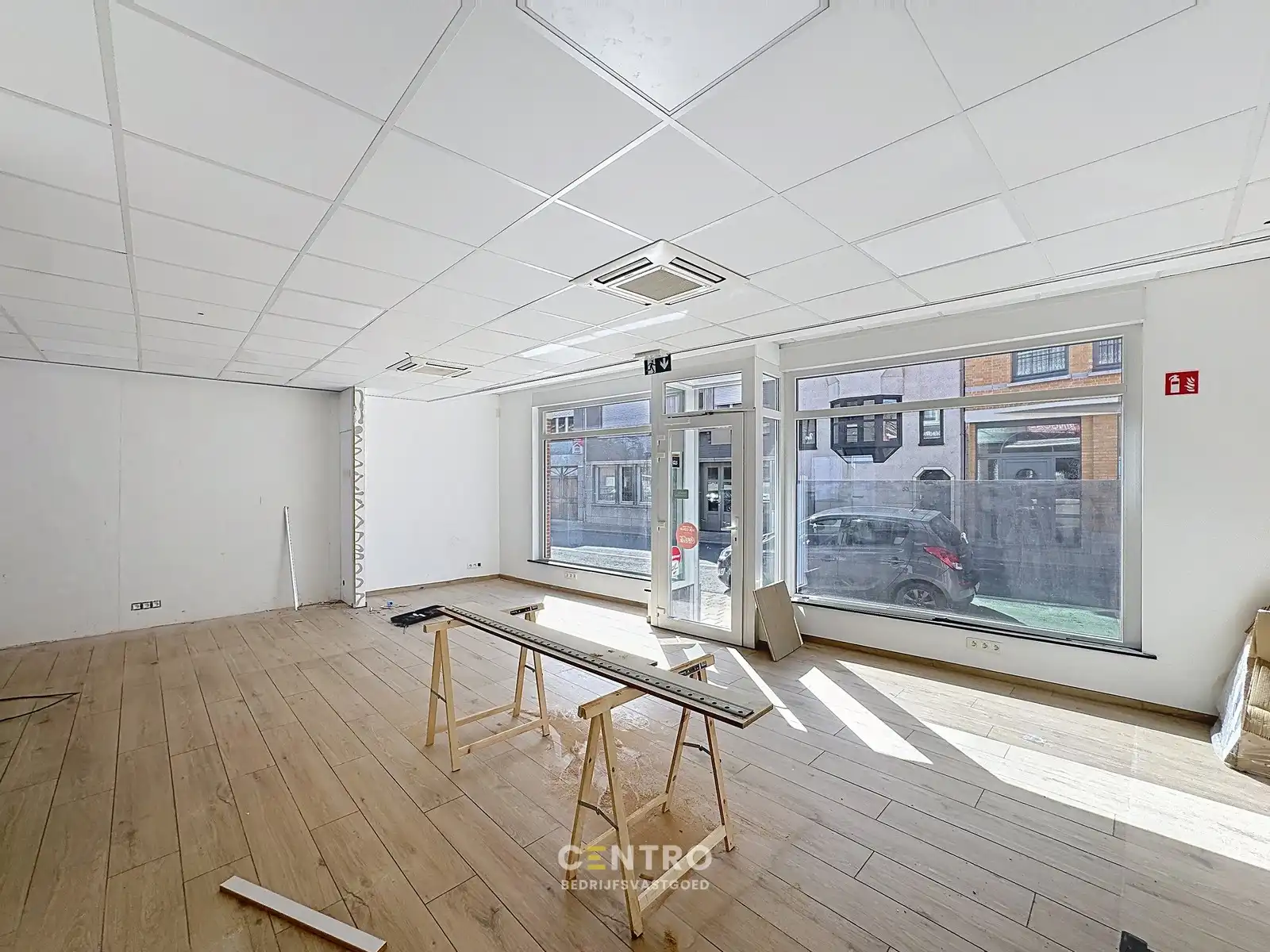 Handelspand op centrale ligging te Ledegem! foto 4