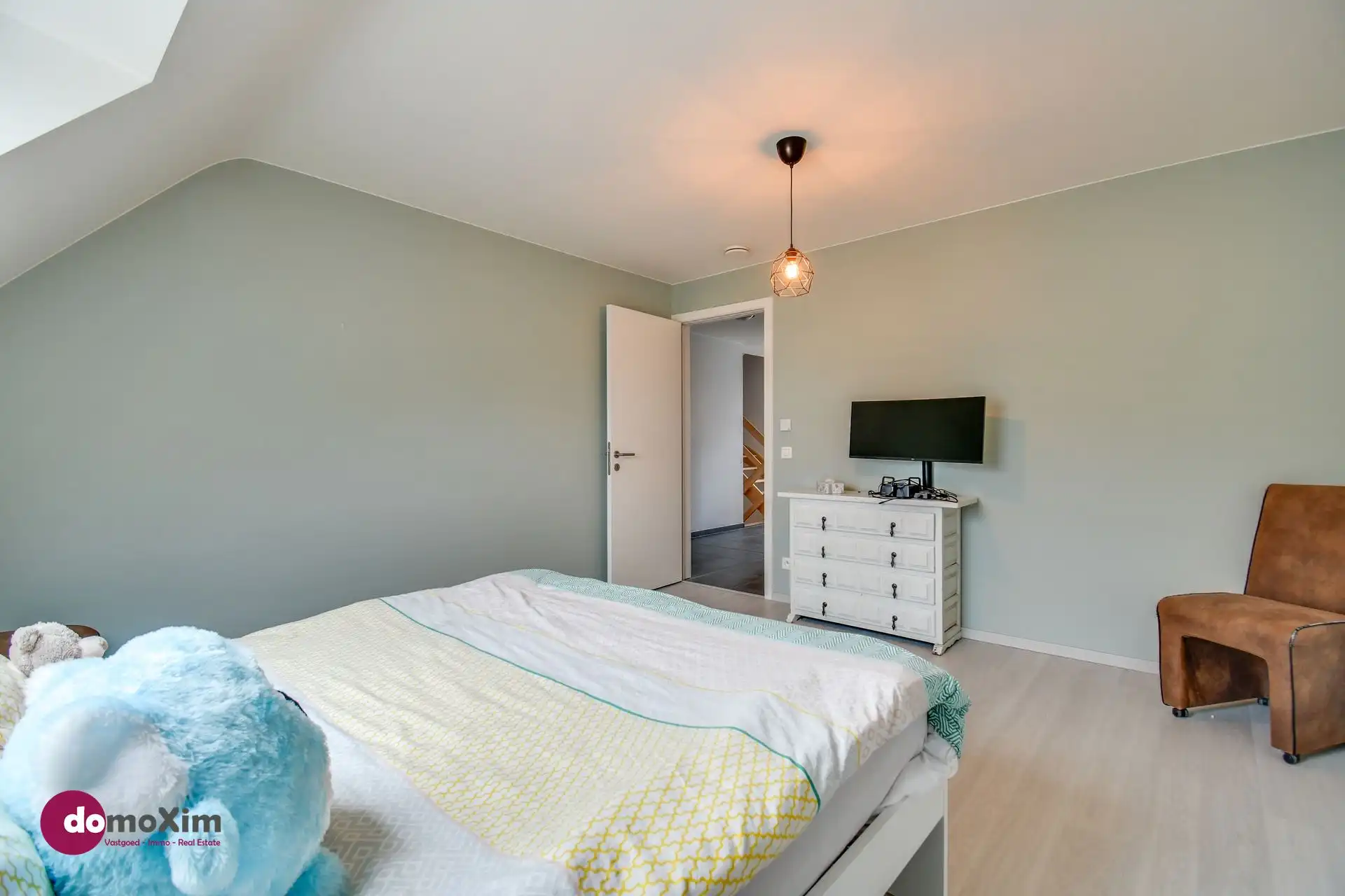 Stijlvolle en energiezuinige woning met 4 slaapkamers in een rustige woonwijk foto 12