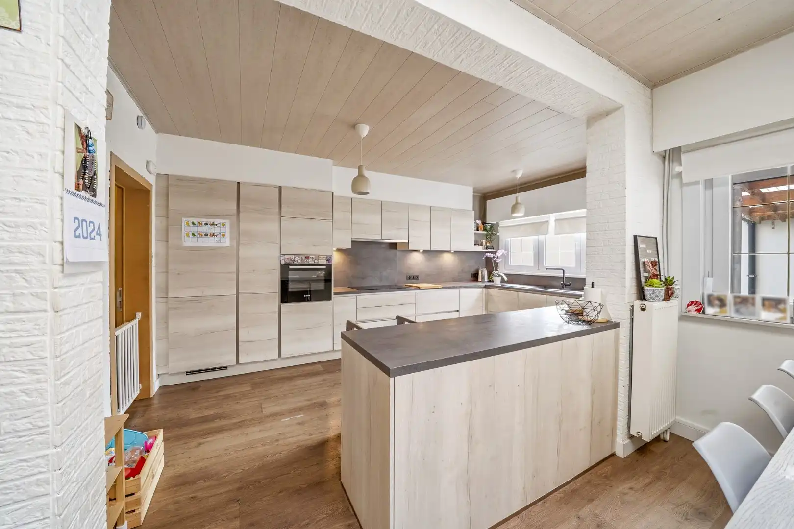 Instapklare woning met 4 slaapkamers te Oostende foto 3