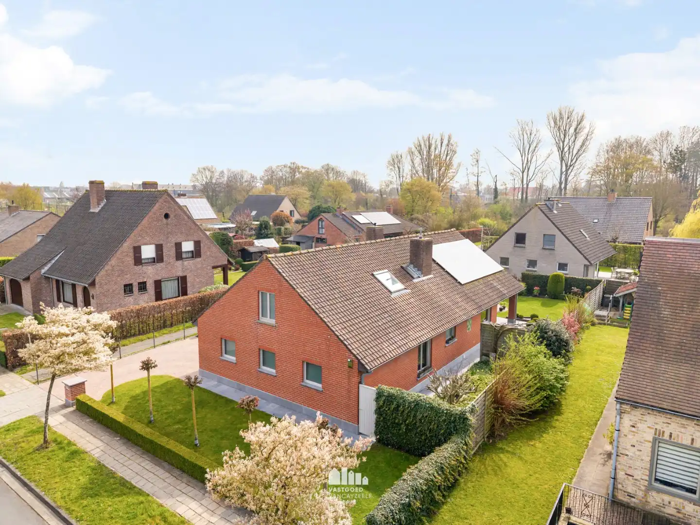Instapklare villa met zonnige tuin op topligging in rustige wijk te Ieper    foto 4