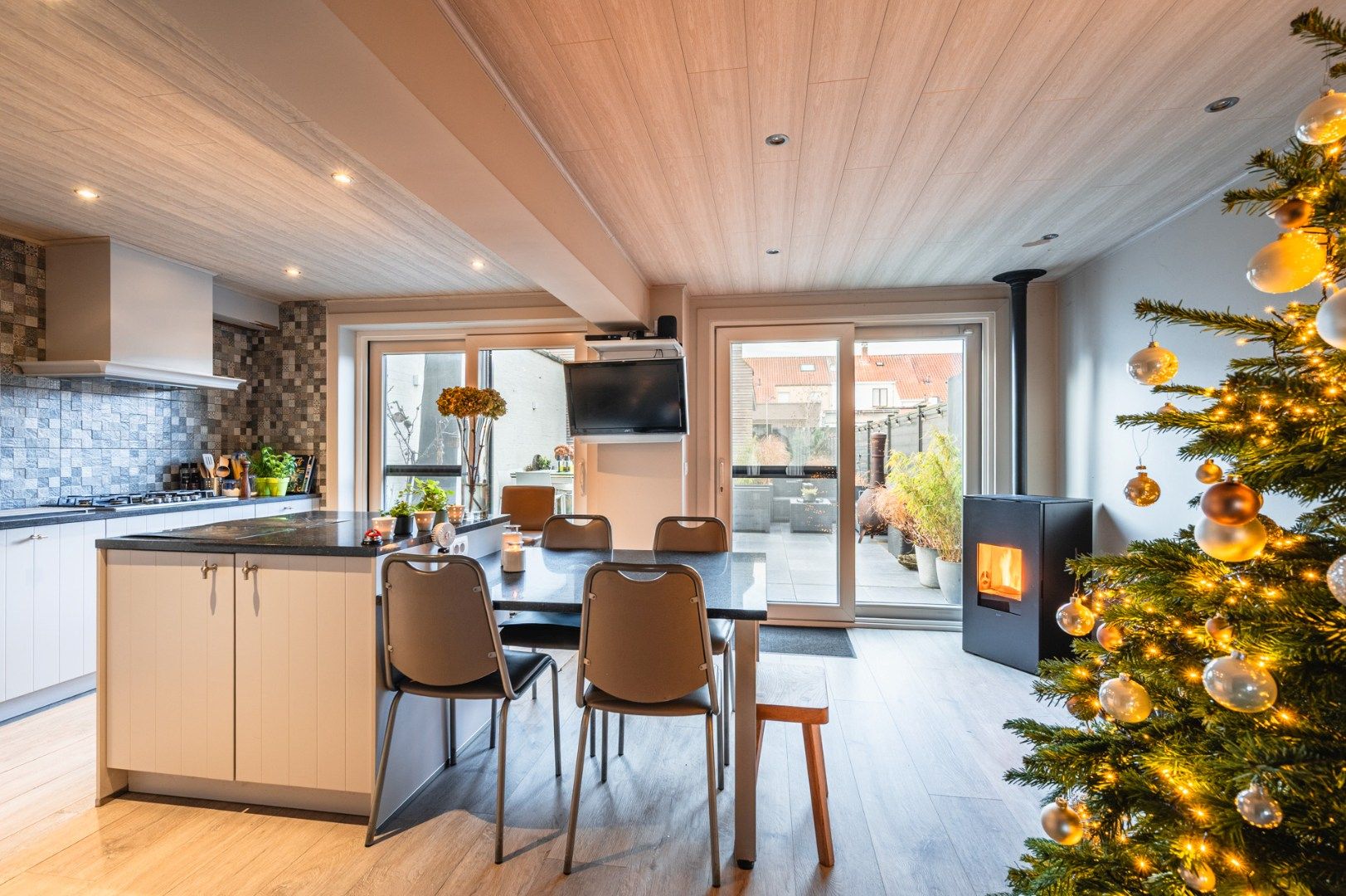 Uiterst goed verzorgde woning met garage, tuin en 3 slaapkamers. foto 2