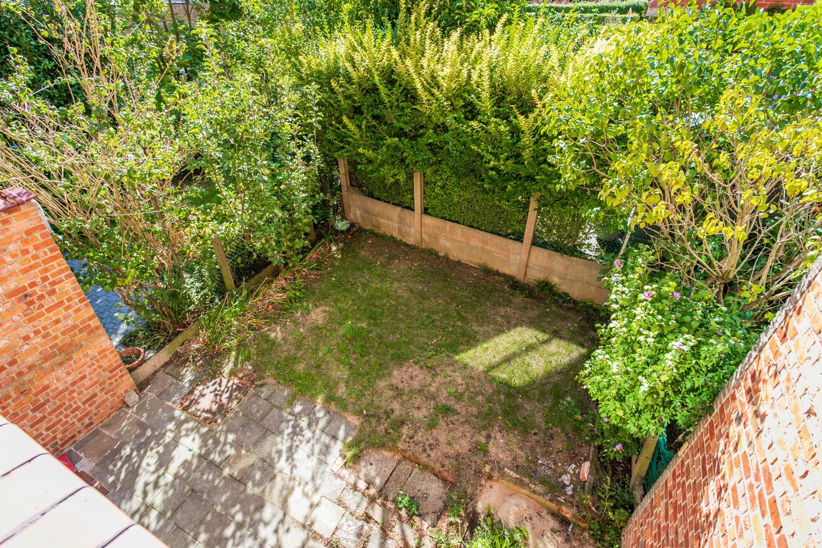 Te renoveren woning met 2 slaapkamers (4 mogelijk), bureau en aangename tuin foto 19