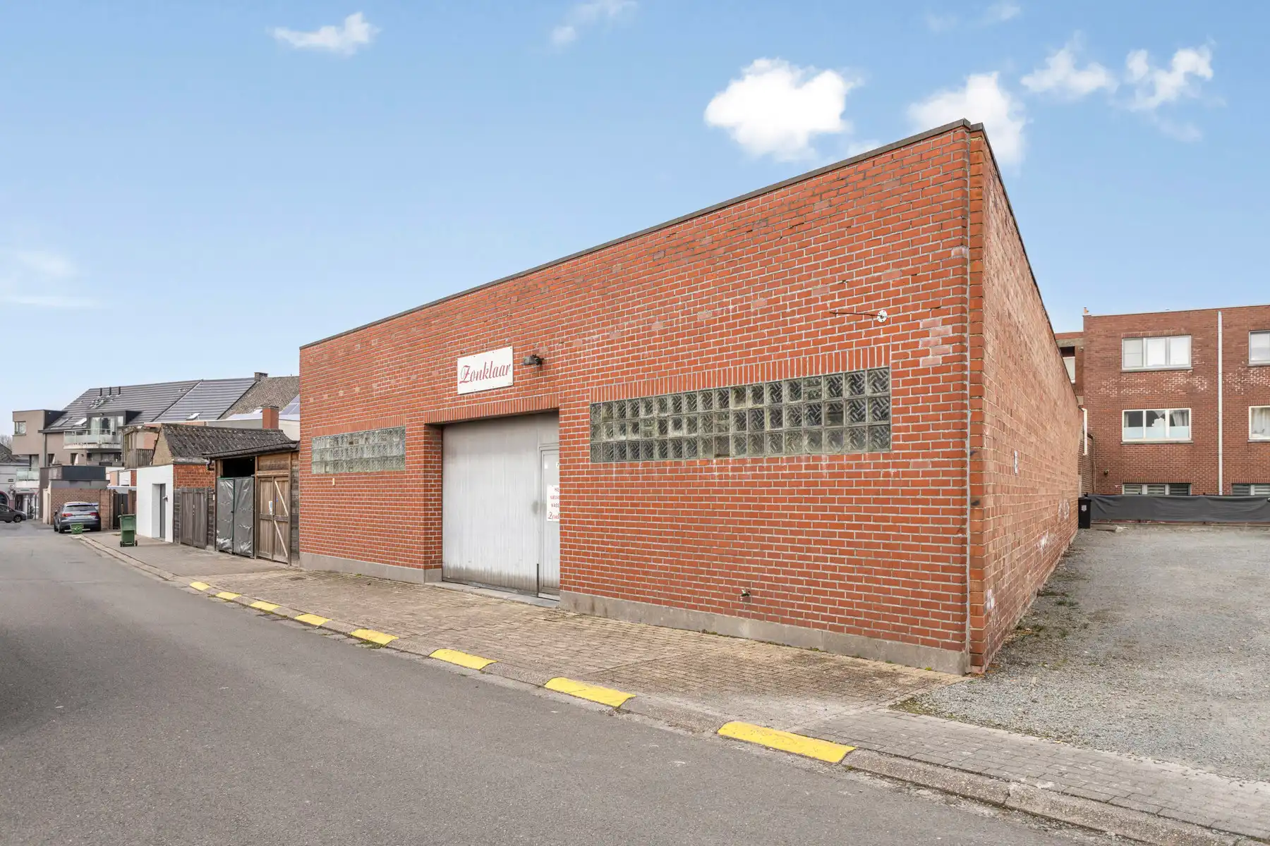 Solide eigendom: commerciële ruimte met atelier + 2 appart. foto 4