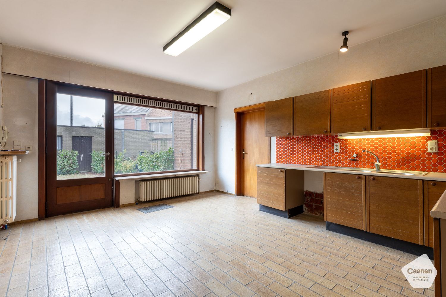 Wonen en werken in het hart van Ruddervoorde ! Deze woonst omvat 5 slaapkamers & 2 garages! foto 4