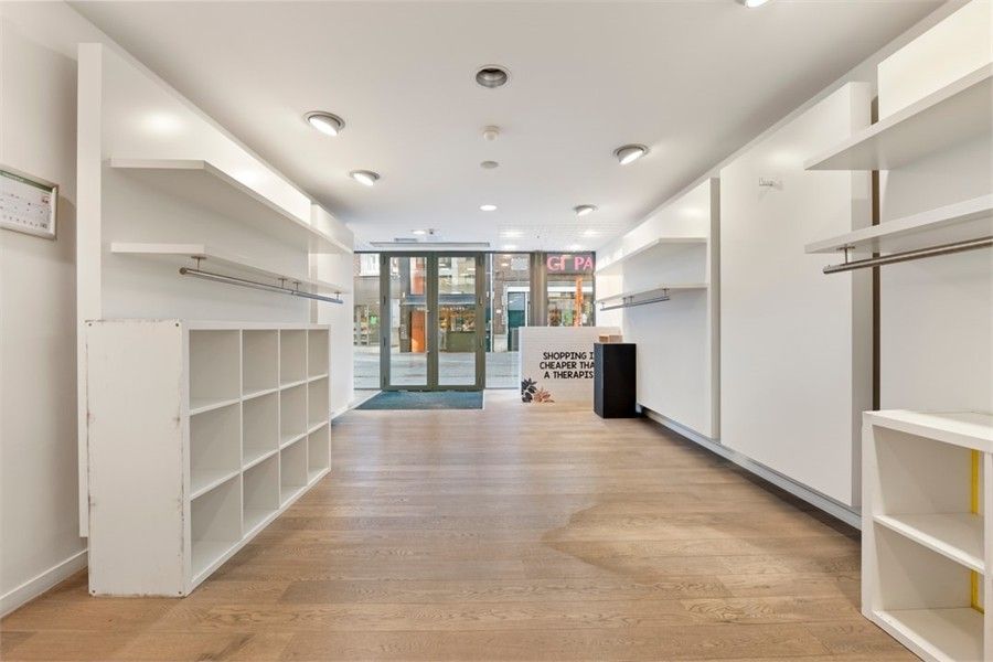 HANDELSRUIMTE TE HUUR MIDDEN IN HET STADSCENTRUM VAN SINT-TRUIDEN foto 7
