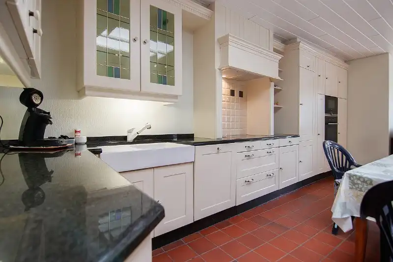 TRADITIONELE WONING VLAK BIJ DE STAD EN HET KANAAL foto 10