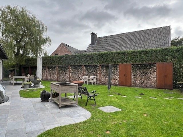 Charmante gerenoveerde villa met veel potentieel foto 21