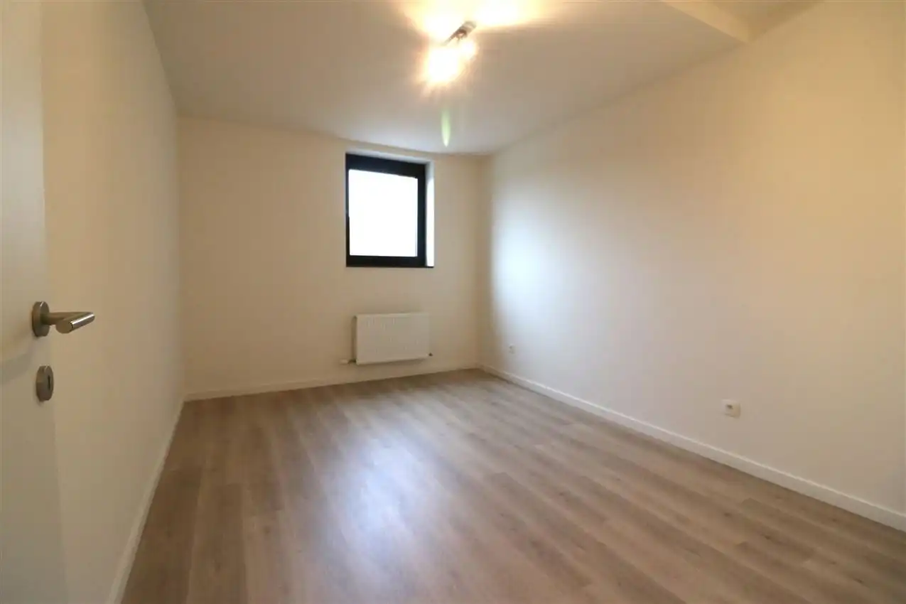 Gelijkvloers appartement met 2 slpk., terras en autostaanplaats foto 14