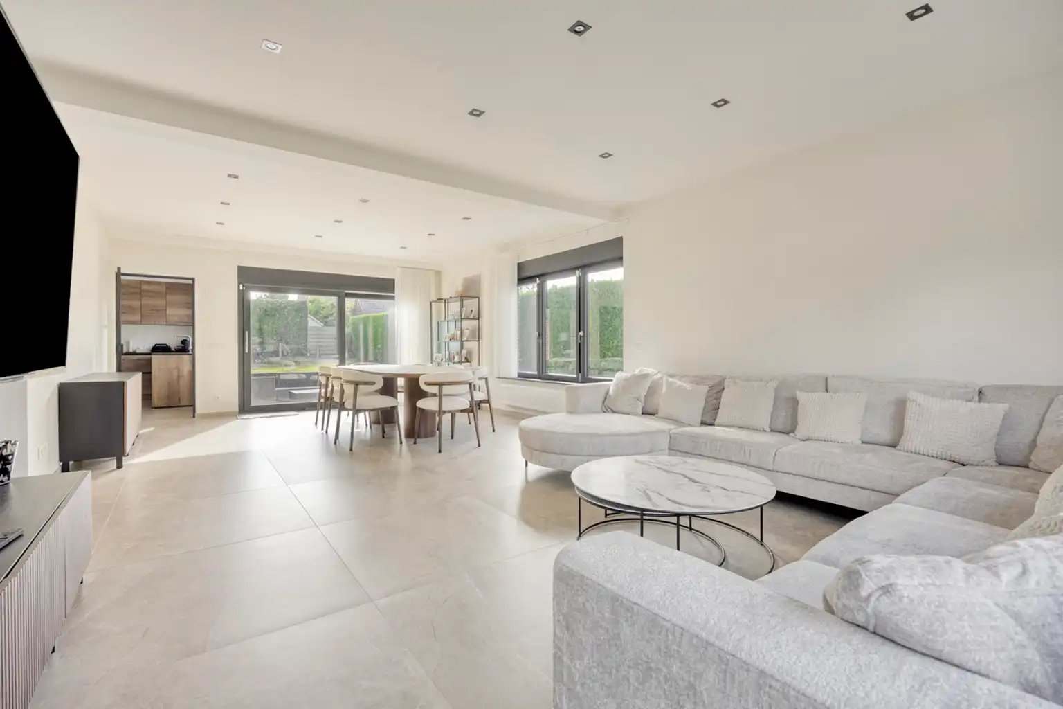 Volledig gerenoveerde bungalow op 8 are foto 4
