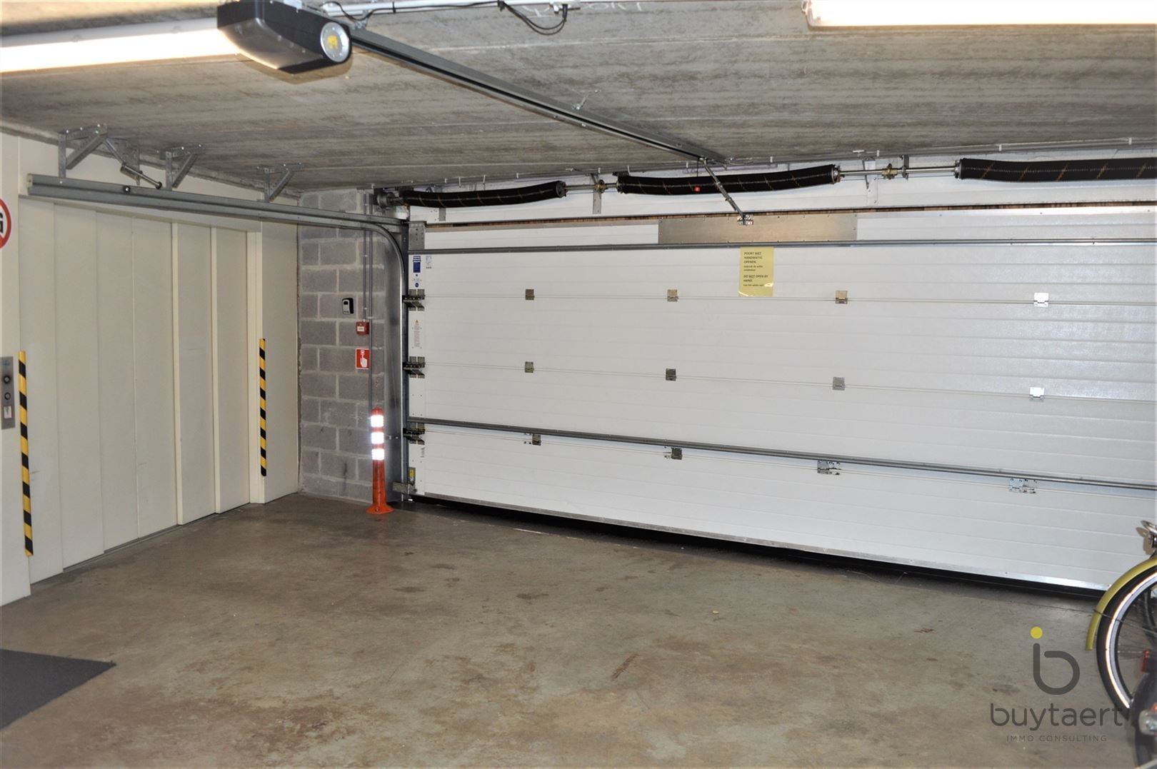 Lichtrijk hoekappartement met prachtig vergezicht over de stad + P foto 18