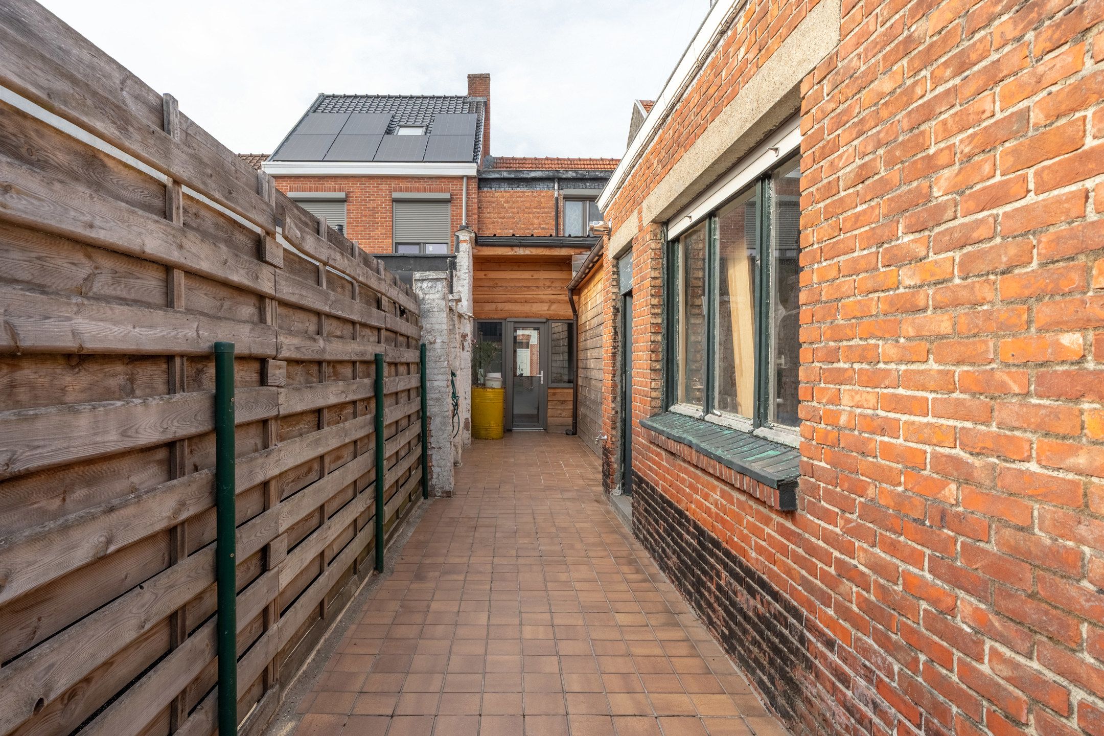 Recent gerenoveerde woning (2023) met 2 slaapkamers en gezellige stadstuin. foto 24