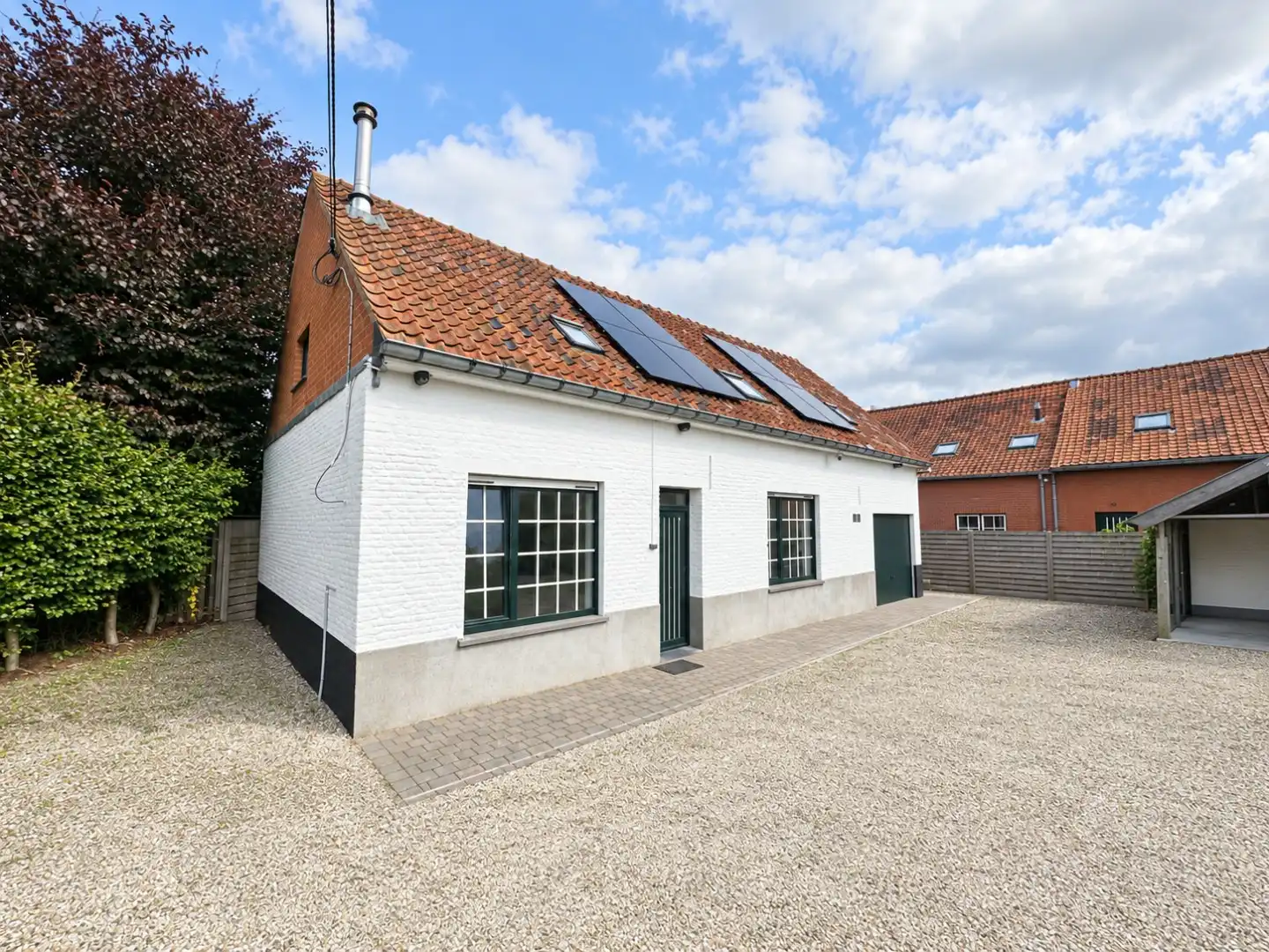 Gezellige gerenoveerde woning met 3 slpk, carport en tuintje, rustige ligging te Torhout foto {{pictureIndex}}
