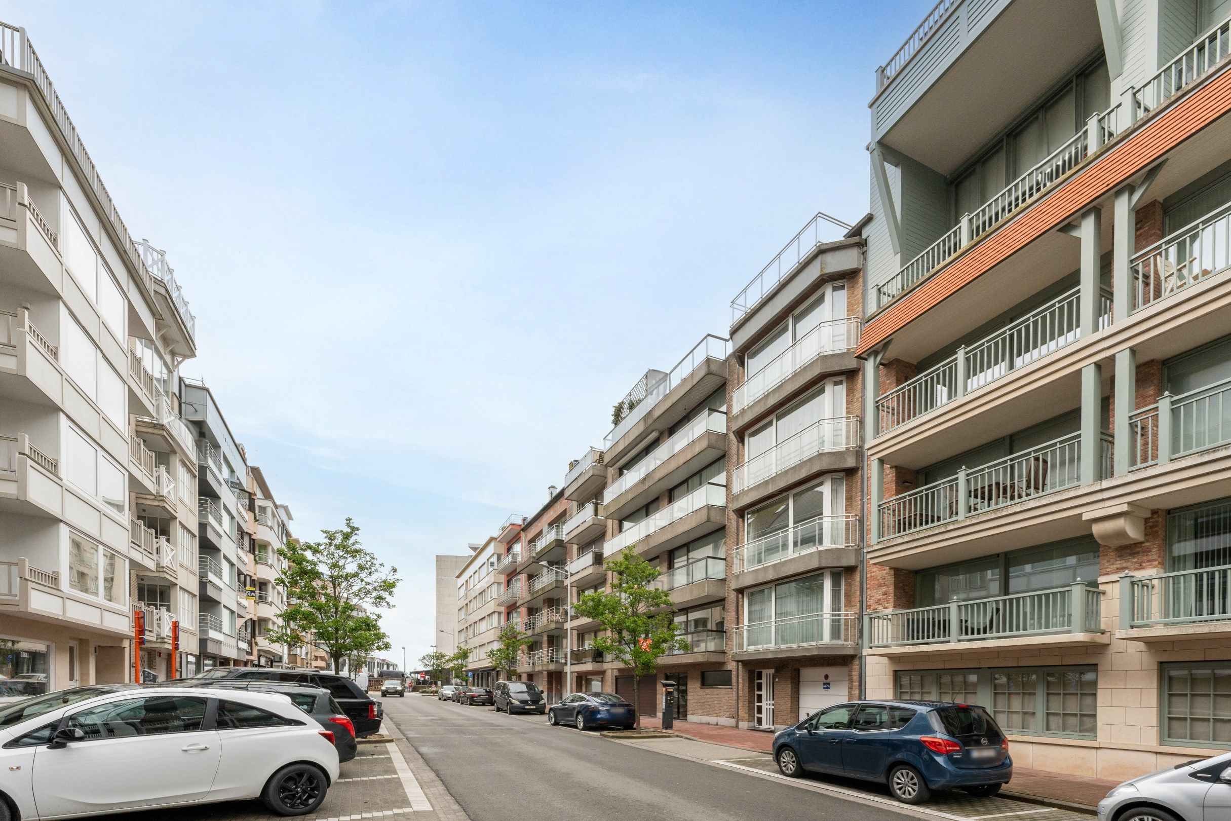 Mooi vernieuwd appartement gelegen aan de zonnekant van de Van Bunnenlaan te Knokke vlakbij de Zeedijk.  foto 18